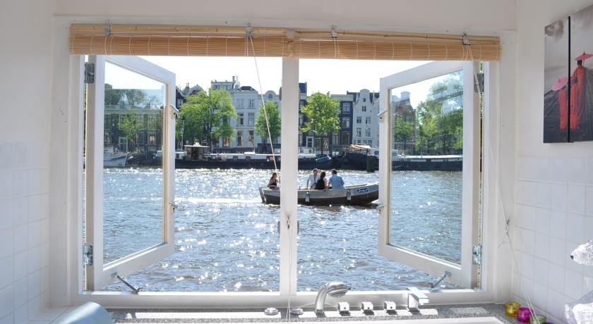 houseboat amsterdam